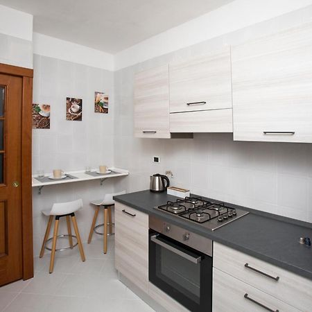 Appartamento Moderno Metro B San Paolo 로마 외부 사진