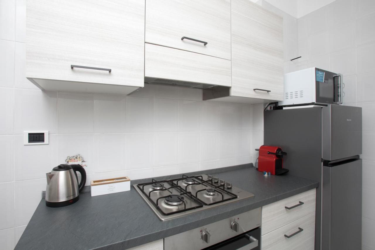 Appartamento Moderno Metro B San Paolo 로마 외부 사진